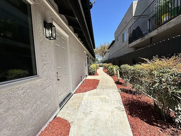 810 S Flower St #3 — Photo 8