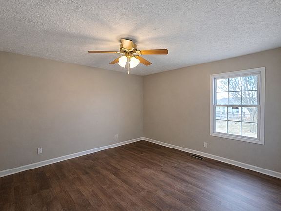 5th image of 1015 Monica Dr