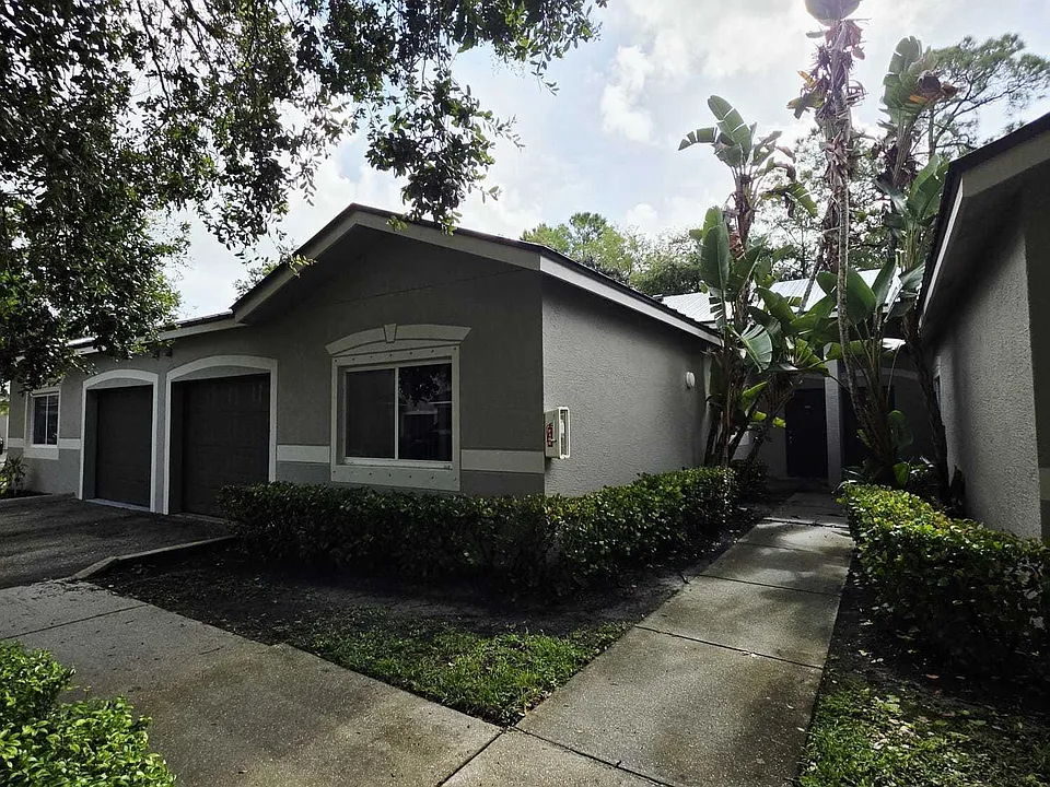 260 Crestwood Cir #102