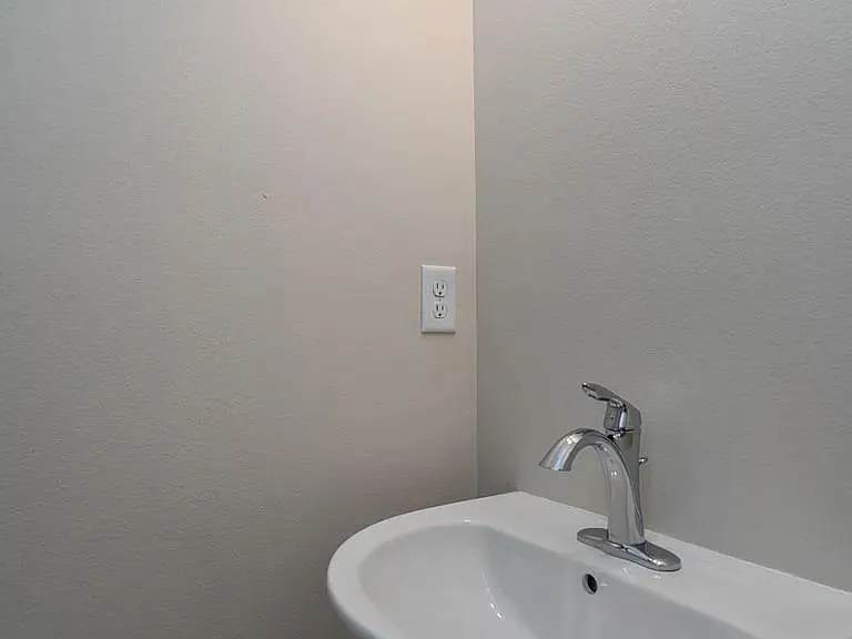 895 Thames Ct — Photo 12