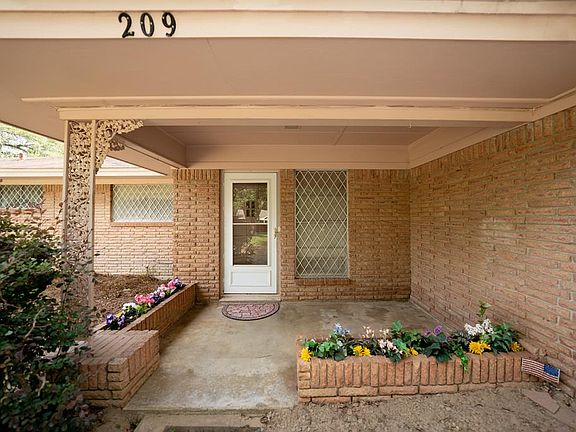 4th image of 209 Cordell Dr