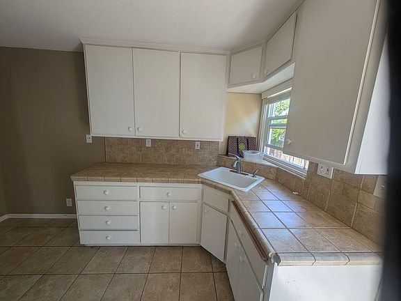 4th image of 2830 14th Ave