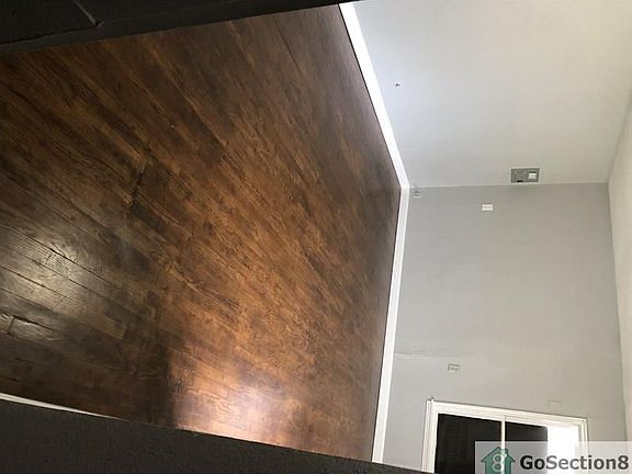 4th image of 210 Glamis Ave