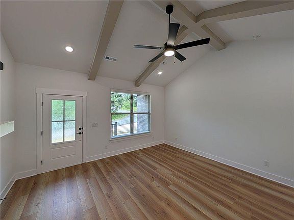 4th image of 8 Kettering Ln