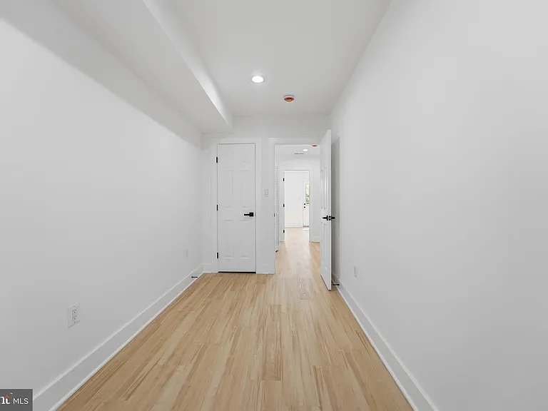 129 Hamilton St NW — Photo 36