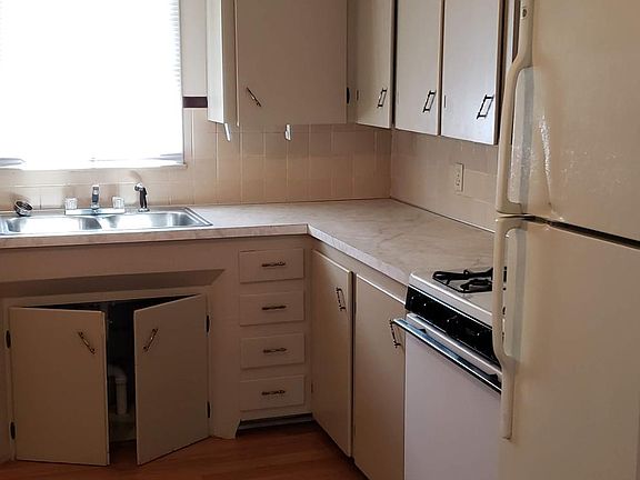 Kitchen, refrigerator, gas stove