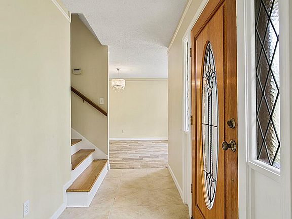 5th image of 1023 Romaine Ln