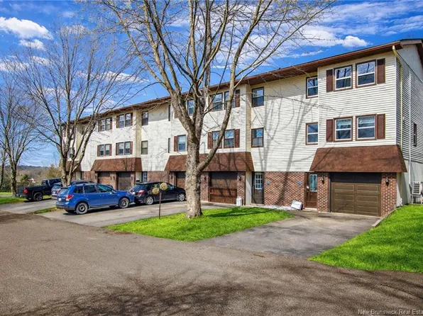 33 Hillsview Cres, Rothesay, NB E2E 3N4