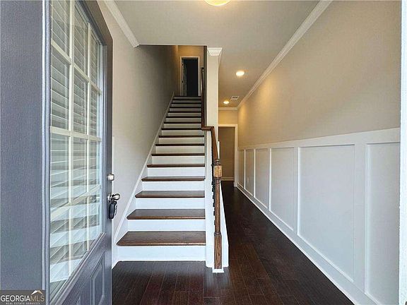2nd image of 2020 Manor Pointe Dr #19