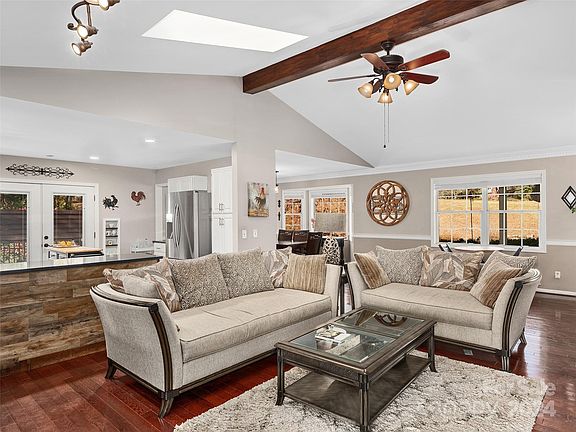 5th image of 543 Hunters Glen Ln