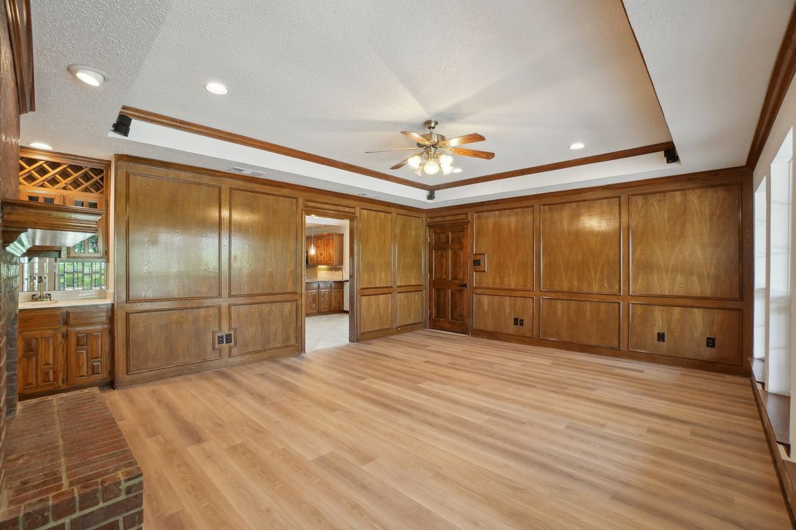 Rollingwood Dr-1804-022.jpg