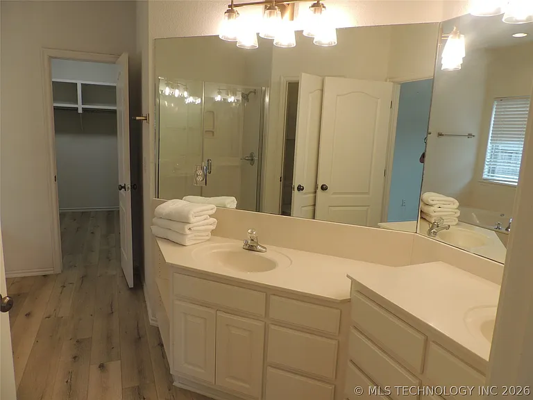 4416 W Indianola St — Photo 68