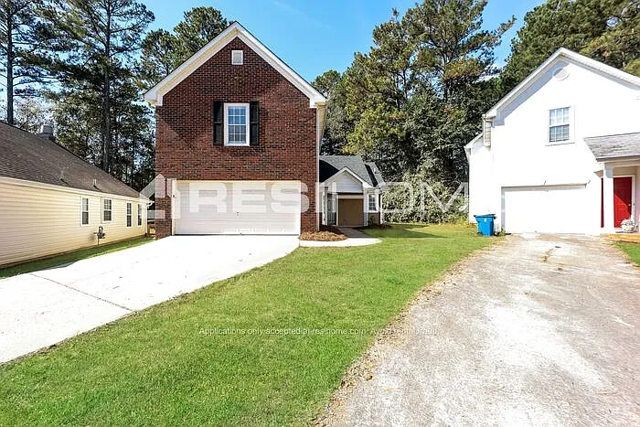 577 N Fairfield Dr — Photo 2