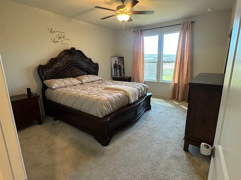Min bedroom with ensuite bathroom.