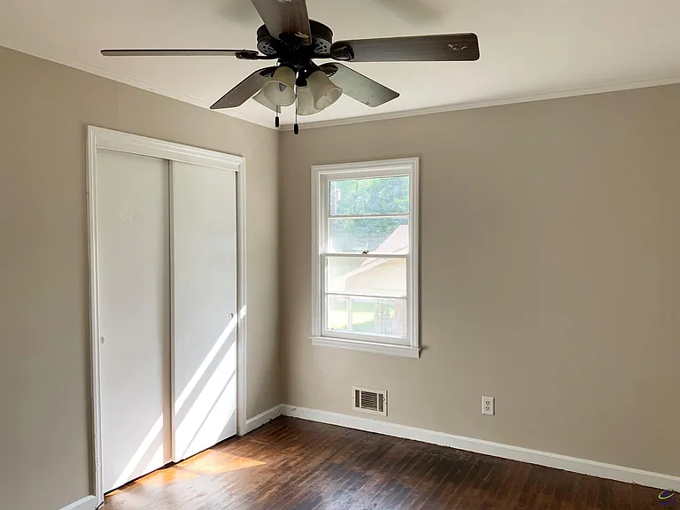 3240 Commodore Dr — Photo 18