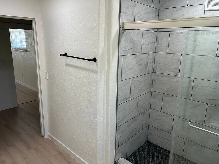 2405 E Dortha Ave — Photo 23