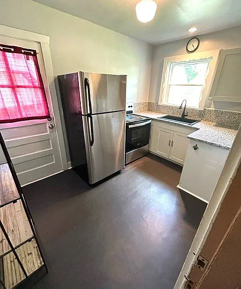 2911 Dobbs Ave — Photo 8