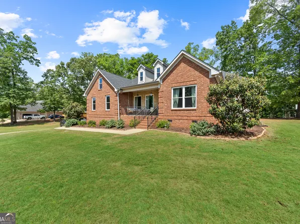 104 Old Oak Dr, Forsyth, GA 31029