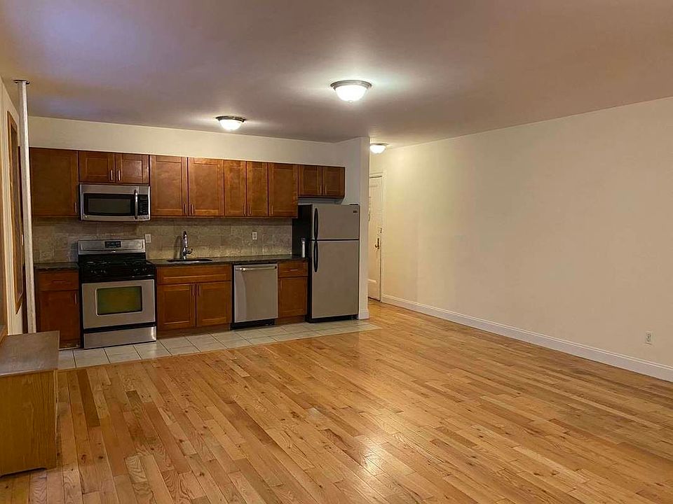 1st image of 20 Magaw Pl APT 5