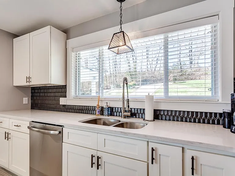 1518 Cliffside Ln — Photo 11