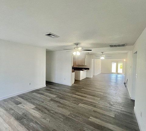 4th image of 705 E Virginia Ave