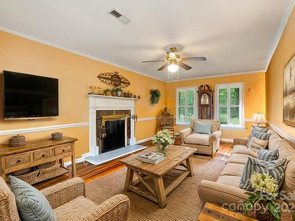 5th image of 105 Carmel Hills Dr