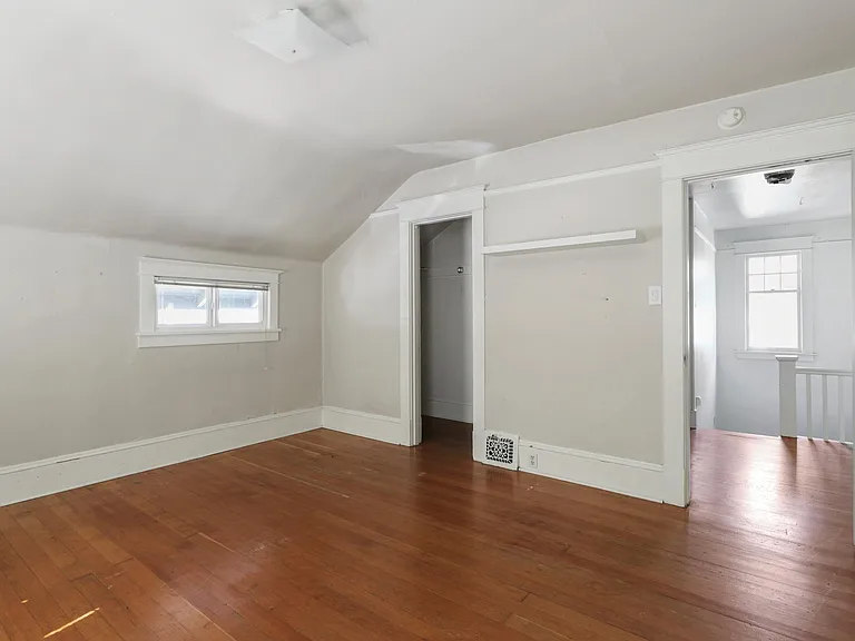 5035 19th Ave NE — Photo 9