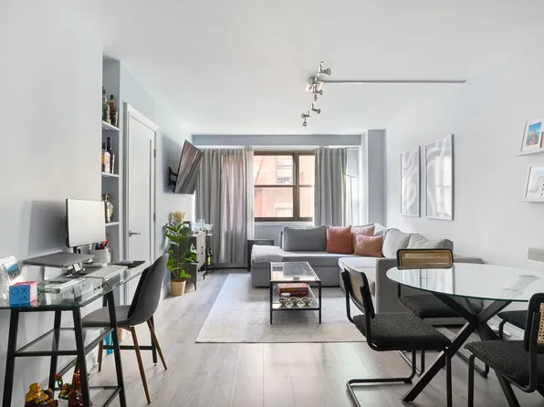 210 East 15th Street 5G image 1 of 8