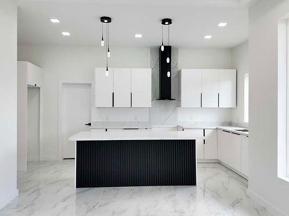 3rd image of 4433 Aurora Cir