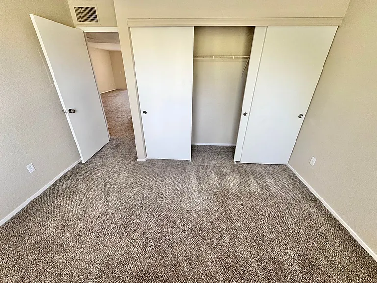 8070 W Russell Rd #2121 — Photo 14