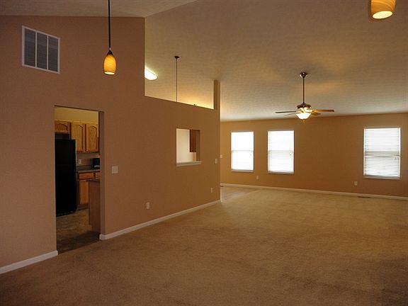 4th image of 2420 Louisiana Dr
