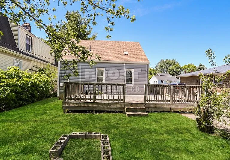 1154 Miller Ave — Photo 3
