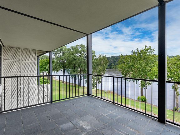 5th image of 33 River Pointe Point