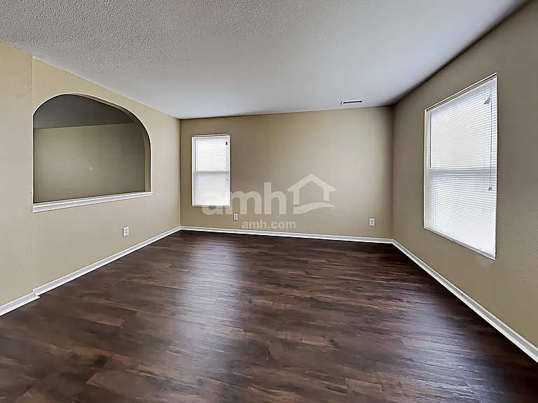 502 Bourneside Dr — Photo 7
