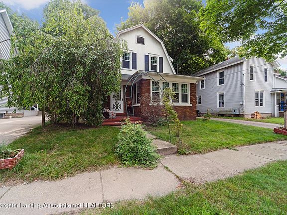 3rd image of 216 N Washington St