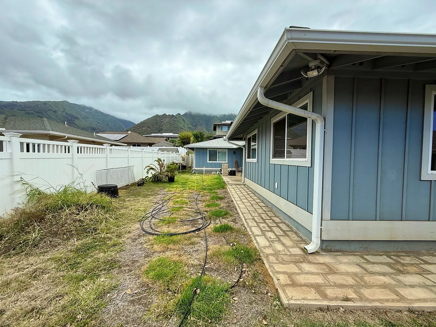 Partially Furnished &Renovated 2 Bedroom / 1 Bathroom Ohana for rent in Waiolani Makua neighborhood! — Photo 3