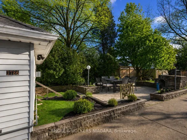 3786 Saint James Ave, Niagara Falls, ON L2J 2R1