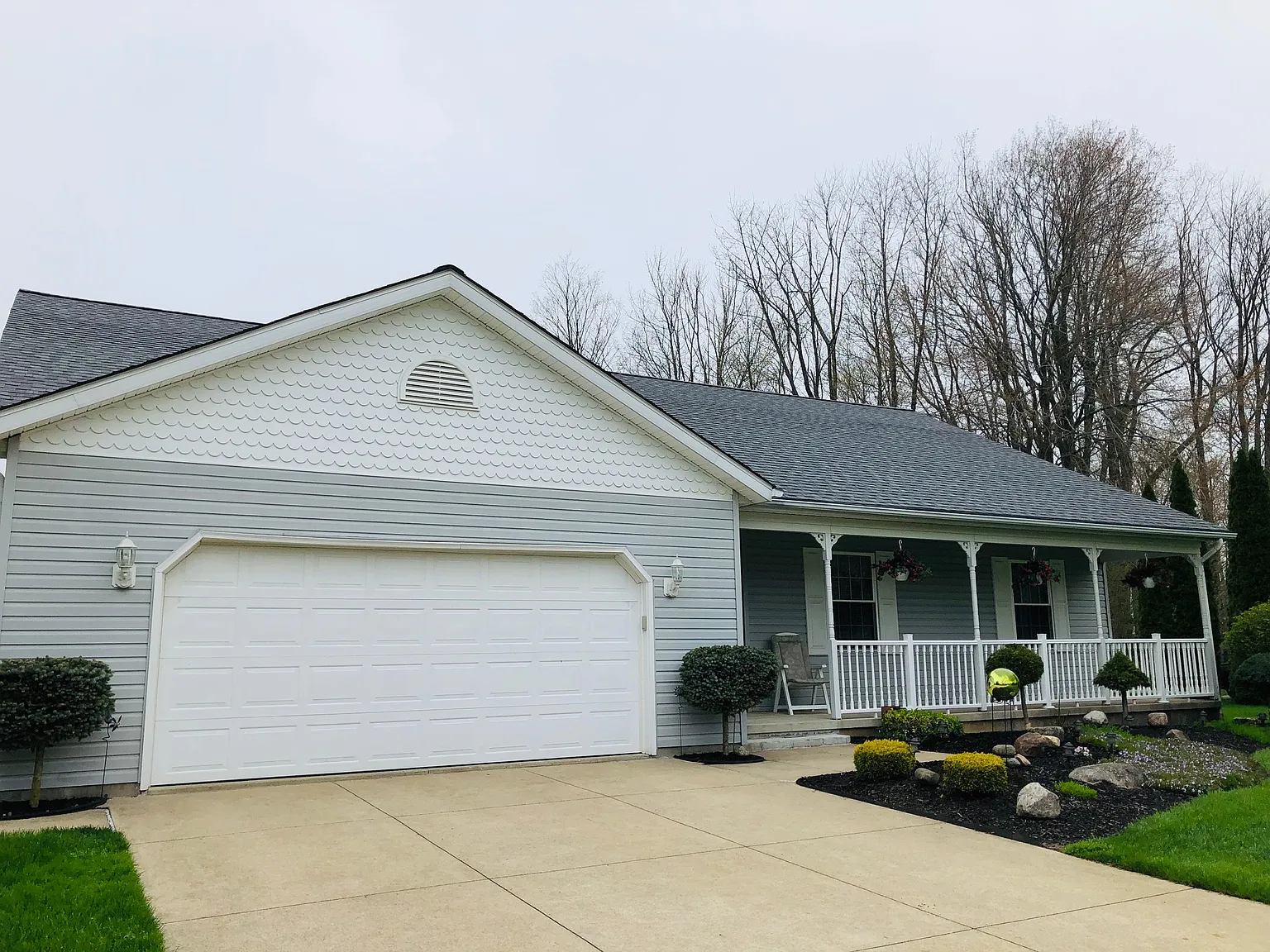 5464 Woodlawn Dr photo 1