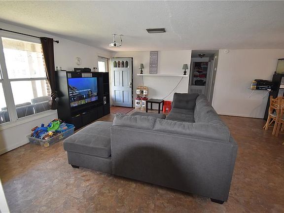 3rd image of 2130 Cordova Cir W