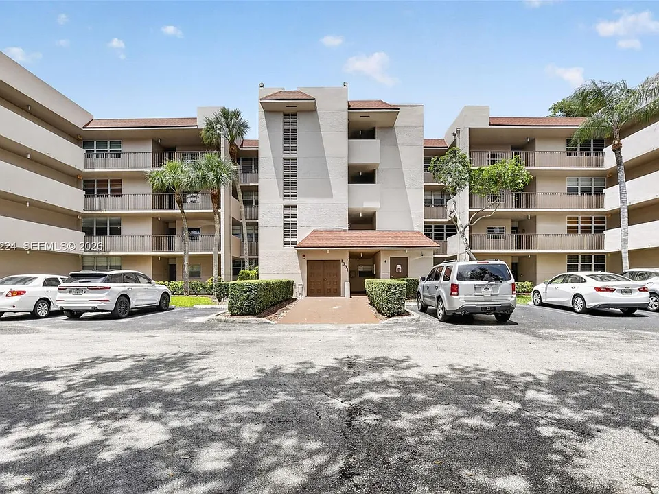 1931 Sabal Palm Dr #203