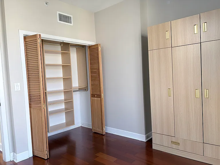 610 Newark St #5H — Photo 6
