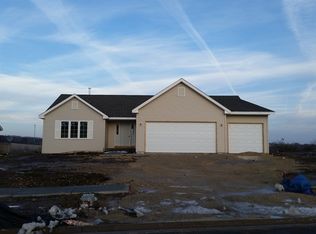 8405 Crooked Bend Rd, Machesney Park, IL 61115