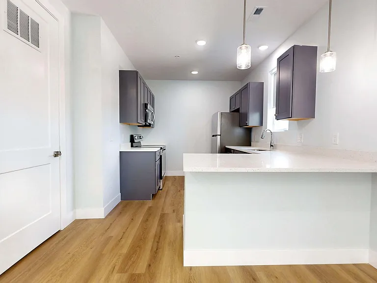 2414 N Neil St — Photo 8