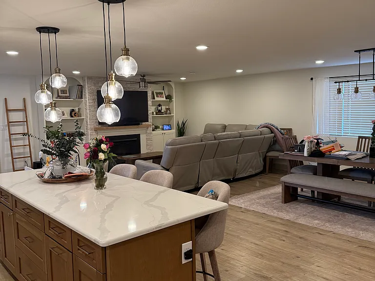 2715 Knob Hill Dr — Photo 3