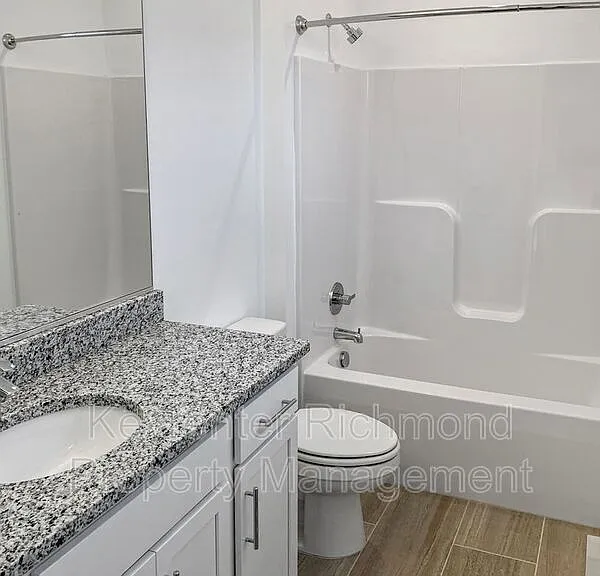 114 W 12th St #B — Photo 12