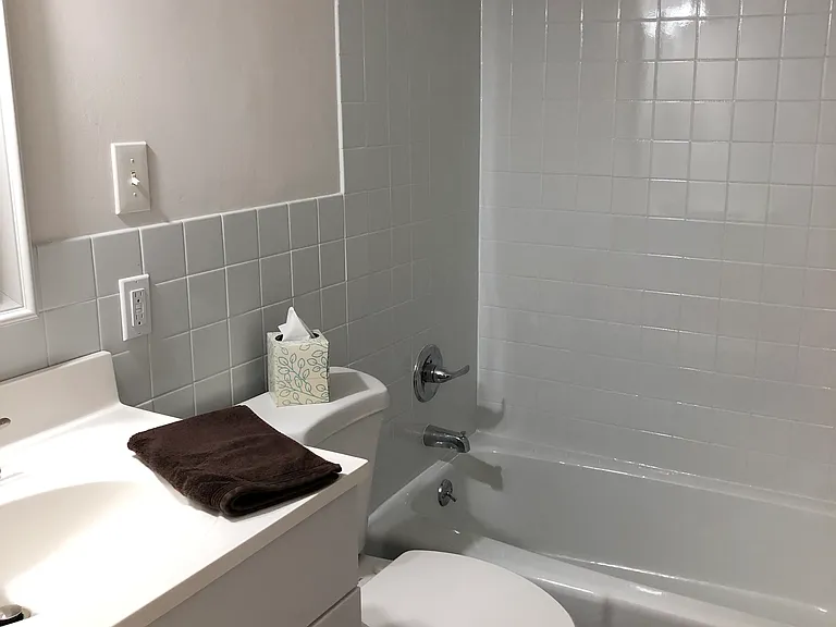 370 Warburton Ave — Photo 4