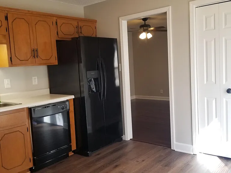 952 Van Buren Ave — Photo 10