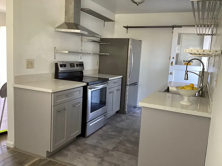 461 Clifton St #F — Photo 2