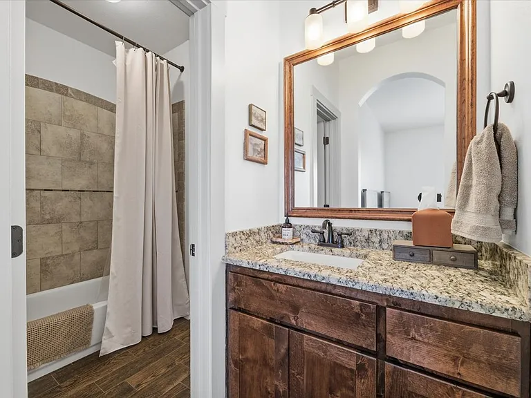 570 S Point Ct — Photo 14
