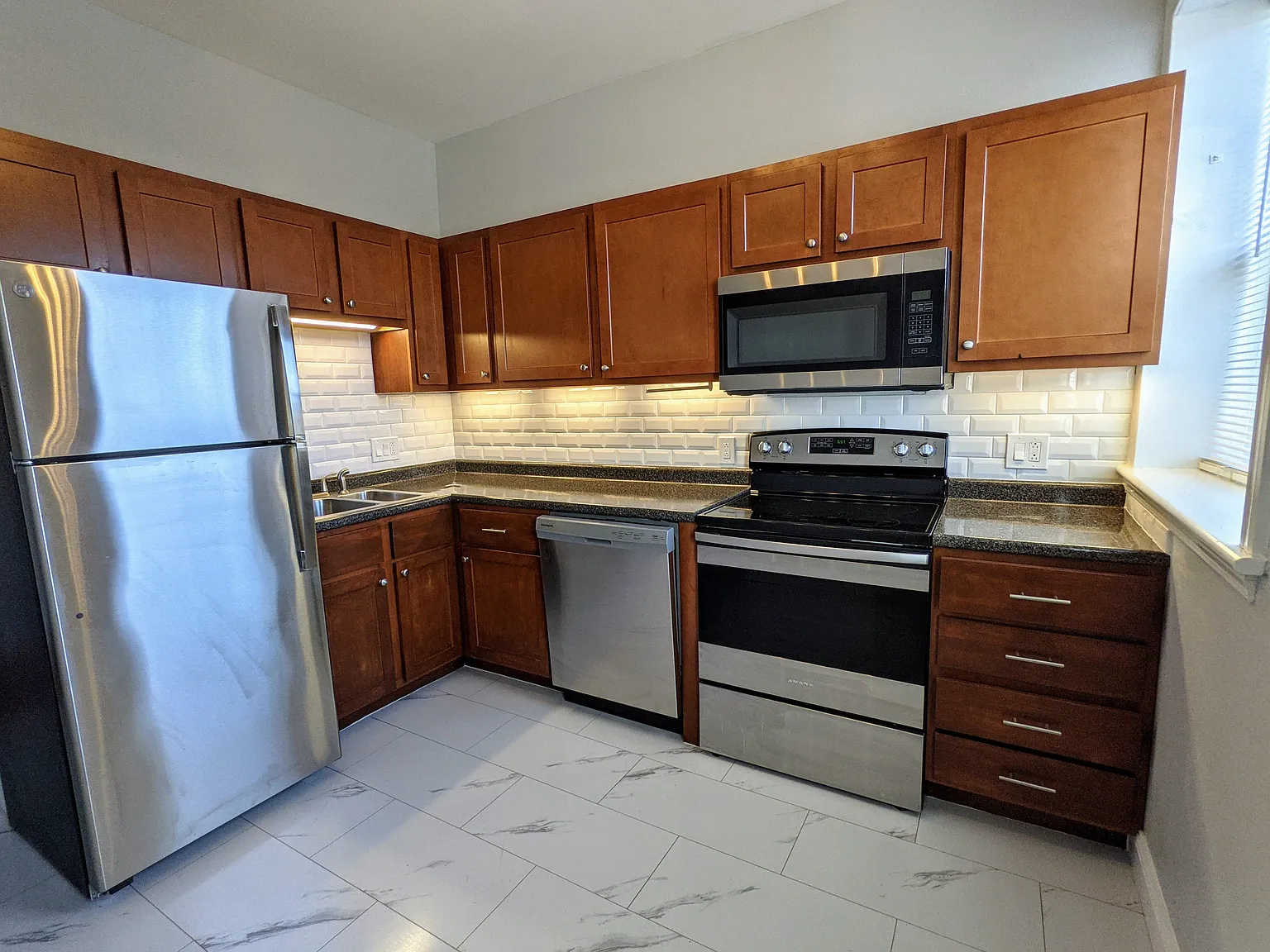 3 bed, 1200 sqft, $1,790 — Photo 4